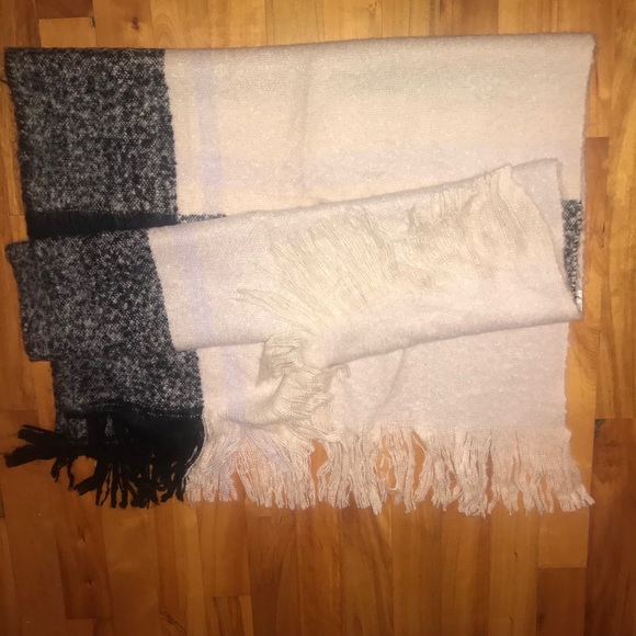 Oversized Zara H&M Scarf Wrap - Picture 2 of 3